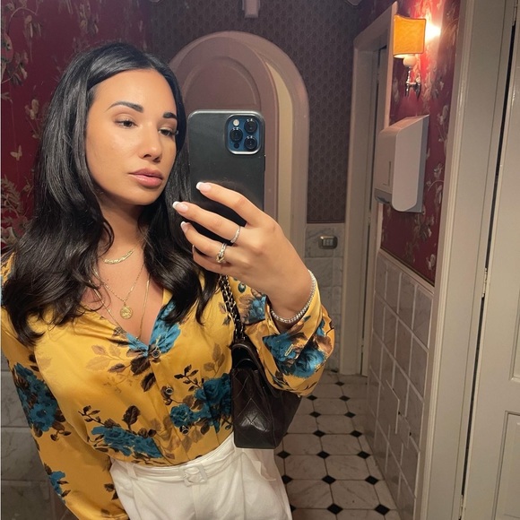 Meet your Posher, Lia - Picture 5 of 8